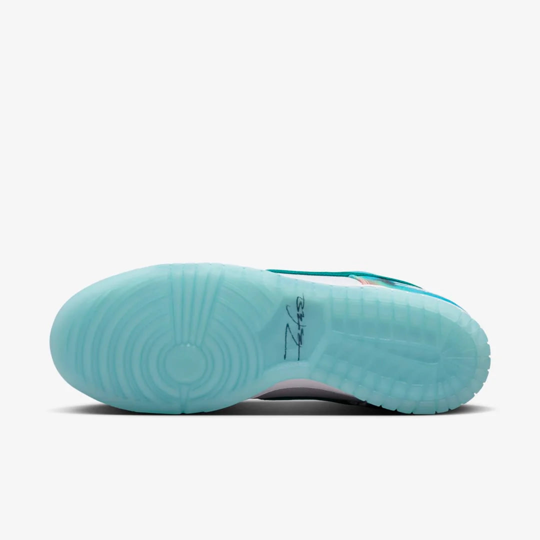 Nike SB Dunk x Futura Laboratories