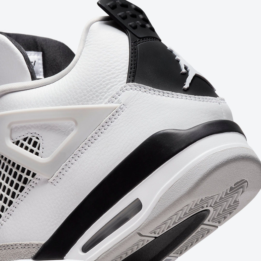 Jordan Retro 4 “Military Black”
