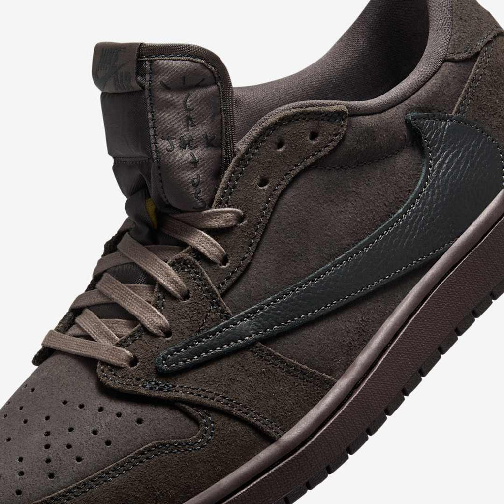 Air Jordan 1 Low X Travis Scott "Velvet Brown"