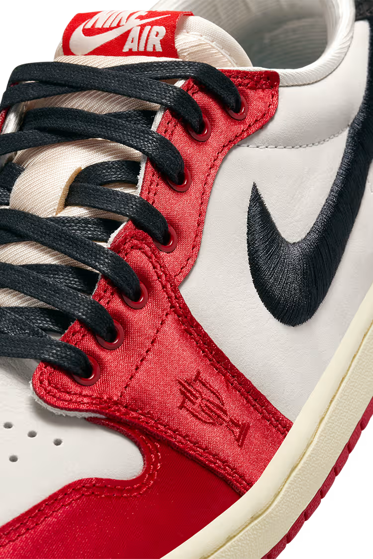 JORDAN 1 LOW OG X TROPHY ROOM
